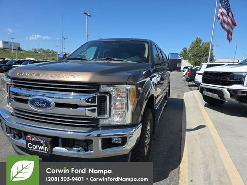 Used 2017 Ford F250 XLT w/ XLT Premium Package AWD/4WD image 3