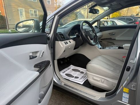 Used 2015 Toyota Venza XLE w/ XLE Premium Package image 7