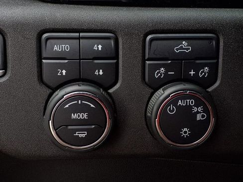 Used 2024 Chevrolet Silverado 1500 LT w/ Z71 Off-Road Package image 18