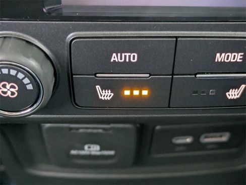 Used 2023 GMC Acadia SLT w/ Elevation Edition image 19