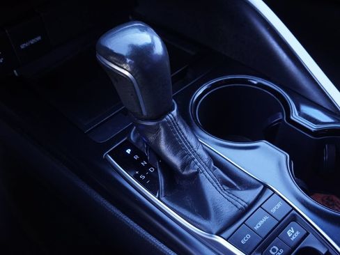 Used 2019 Toyota Camry SE FWD image 22