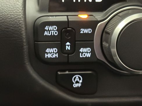 Used 2025 RAM 1500 Big Horn AWD/4WD image 32