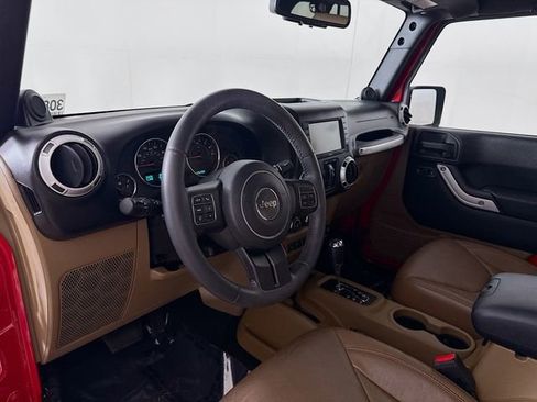 Used 2014 Jeep Wrangler Unlimited Sahara w/ Dual Top Group AWD/4WD image 9