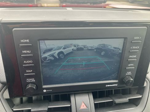 Used 2022 Toyota RAV4 LE AWD/4WD image 22