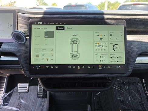 Used 2022 Rivian R1T Adventure AWD/4WD image 30