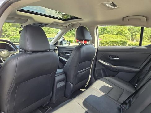 Used 2025 Nissan Sentra SR w/ SR Premium Package FWD image 17