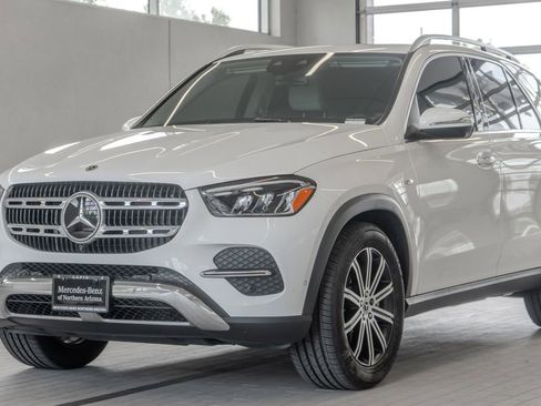 Used 2025 Mercedes-Benz GLE 450e 4MATIC w/ Driver Assistance Package image 24