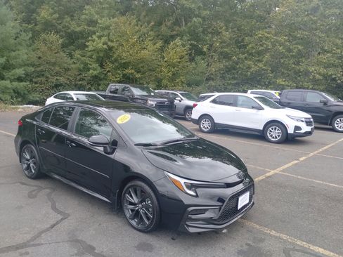 Used 2025 Toyota Corolla SE image 1