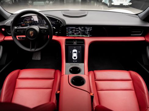 Used 2023 Porsche Taycan image 40