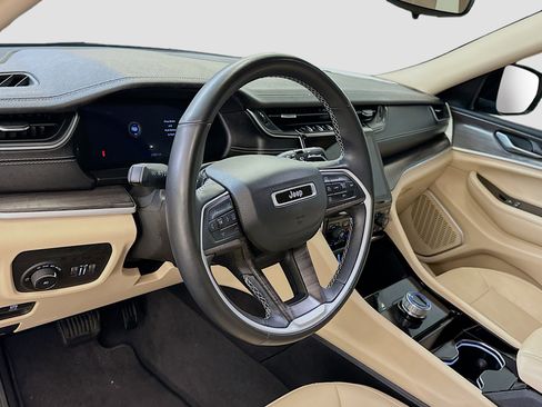 Used 2022 Jeep Grand Cherokee L Limited image 18