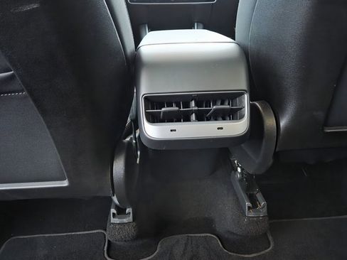 Used 2020 Tesla Model Y Long Range image 35