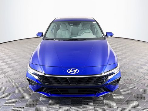 Used 2025 Hyundai Elantra SEL image 2