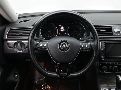Used 2017 Volkswagen Passat 1.8T SE FWD image 35