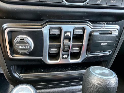 Used 2021 Jeep Wrangler Unlimited Sport AWD/4WD image 31