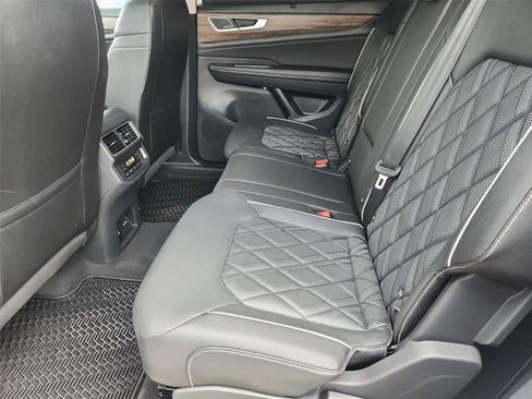 Used 2025 Volkswagen Atlas SEL Premium R-Line AWD/4WD image 26