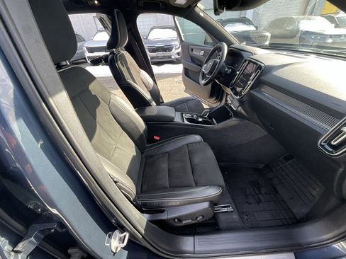 Used 2022 Volvo XC40 T5 R-Design w/ Advanced Package image 35
