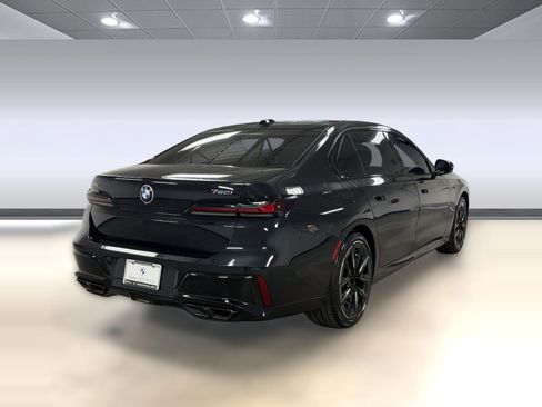 Certified 2025 BMW 760i xDrive w/ Executive Package AWD/4WD image 7