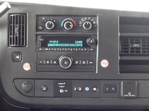 Used 2019 Chevrolet Express 3500 LT w/ LT Preferred Equipment Group image 17