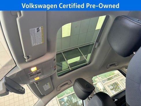 Used 2025 Volkswagen Jetta SE w/ Sunroof Package FWD image 25