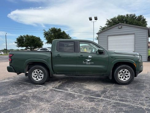 Used 2024 Nissan Frontier SV RWD image 4