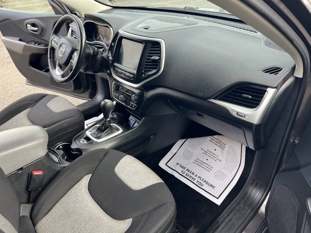 Used 2014 Jeep Cherokee Latitude w/ Comfort/Convenience Group AWD/4WD image 16