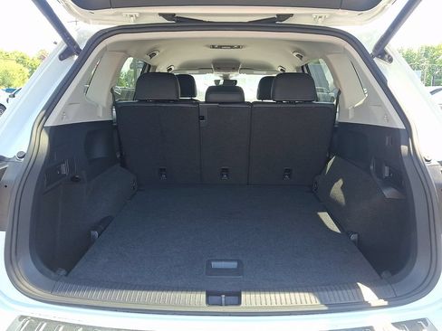 Used 2024 Volkswagen Tiguan SE AWD/4WD image 28