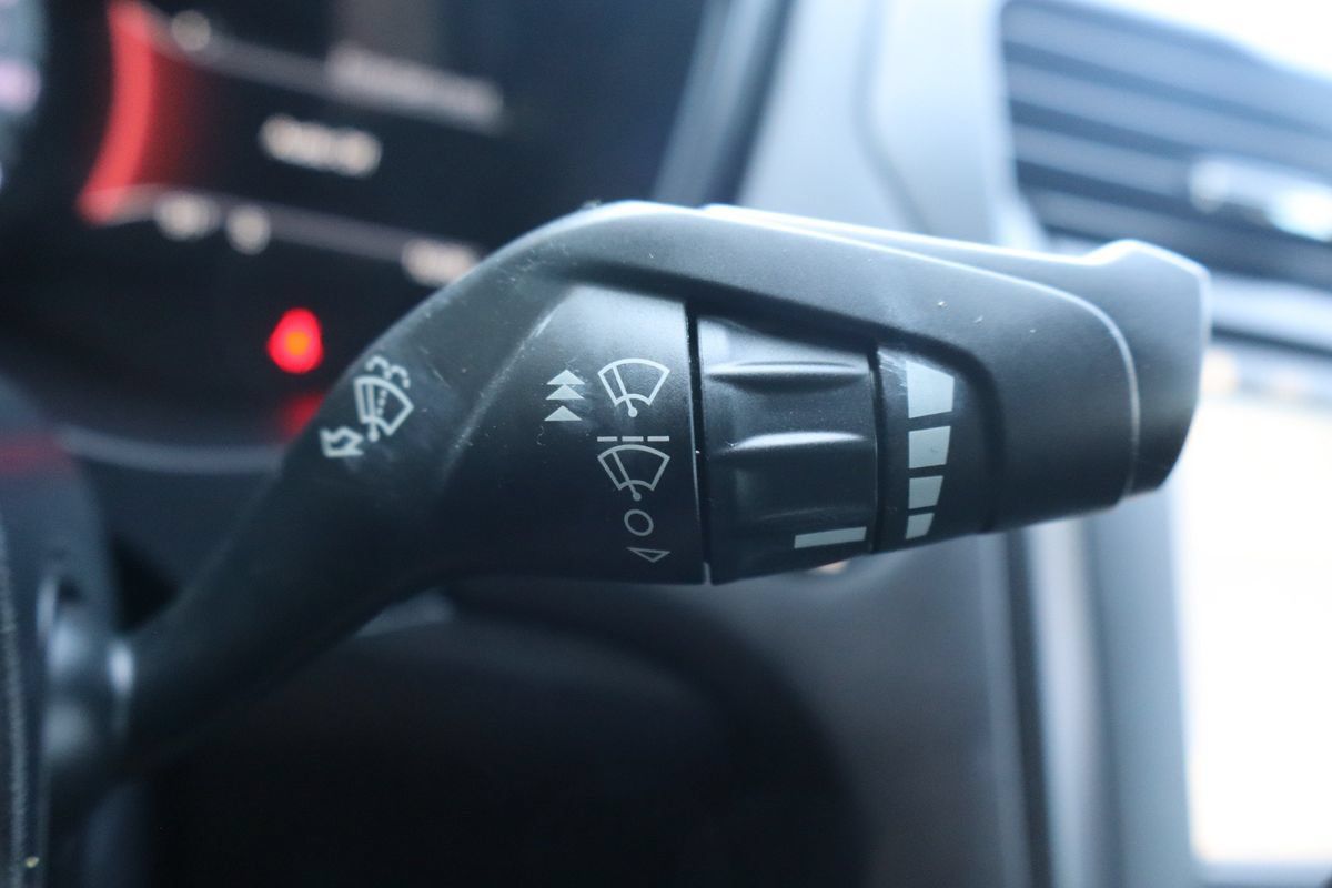 Used 2018 Ford Fusion SE w/ Equipment Group 201A FWD image 32