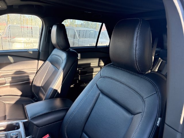 Used 2020 Ford Explorer XLT w/ Equipment Group 202A AWD/4WD image 9