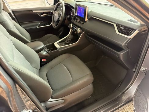 Used 2025 Toyota RAV4 XLE FWD image 27
