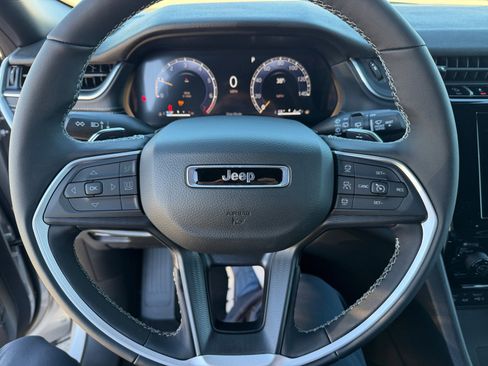 New 2025 Jeep Grand Cherokee L Altitude image 10