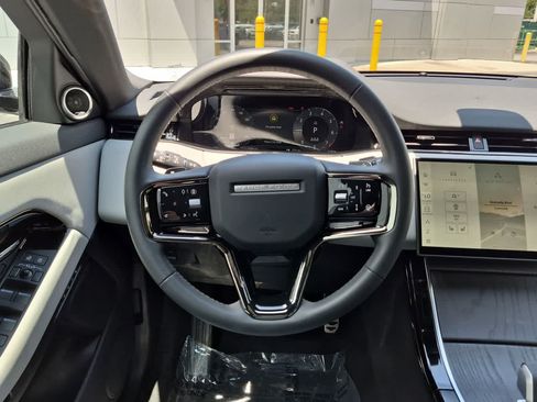 Certified 2026 Land Rover Range Rover Evoque Dynamic SE AWD/4WD image 24
