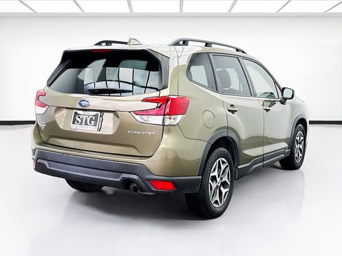 Used 2023 Subaru Forester Premium image 4