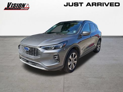 Used 2025 Ford Escape Platinum AWD/4WD image 1