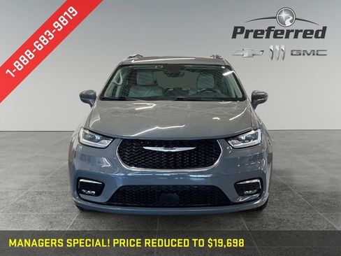 Used 2021 Chrysler Pacifica Touring-L FWD image 12
