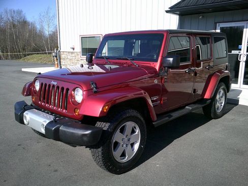 Used 2011 Jeep Wrangler Unlimited Sahara w/ Dual Top Group AWD/4WD image 3