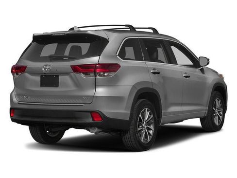 Used 2018 Toyota Highlander XLE AWD/4WD image 2