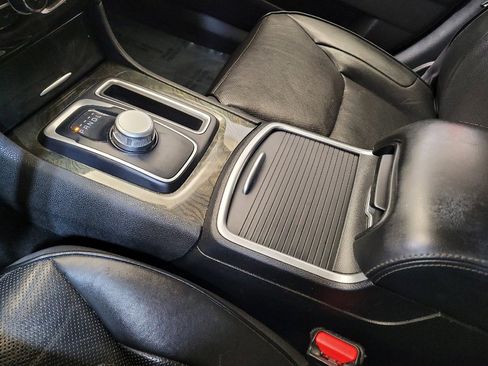 Used 2019 Chrysler 300 Limited image 26