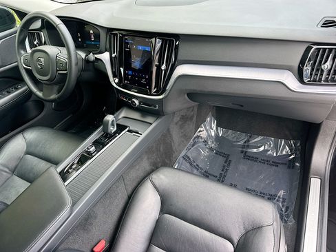 Used 2024 Volvo S60 B5 Core FWD image 25
