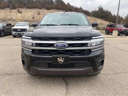 Used 2024 Ford Expedition Max XLT image 9