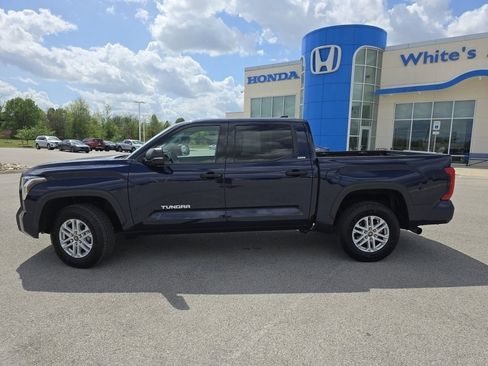 Used 2022 Toyota Tundra SR5 w/ SR5 Convenience Package AWD/4WD image 18