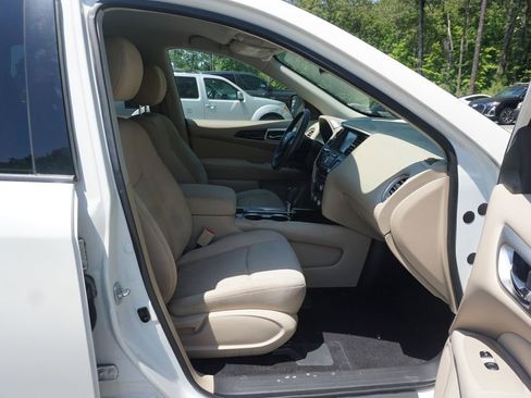 Used 2017 Nissan Pathfinder SV image 14