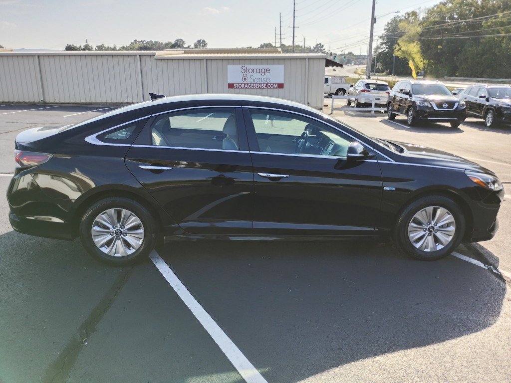 Used 2018 Hyundai Sonata SE FWD image 2