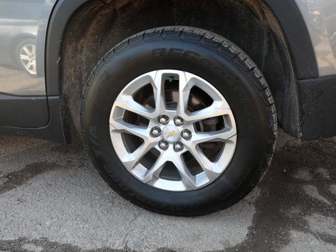 Used 2018 Chevrolet Traverse LT image 9
