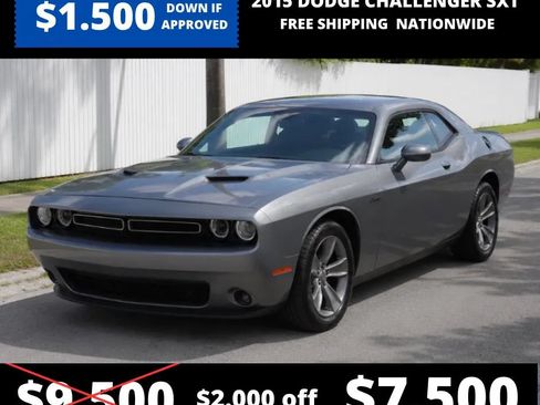 Used 2015 Dodge Challenger SXT RWD image 1
