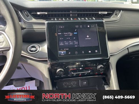 Used 2024 Jeep Grand Cherokee Altitude AWD/4WD image 8