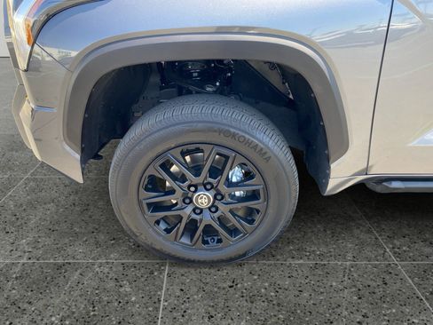 Used 2025 Toyota Tundra Limited AWD/4WD image 14