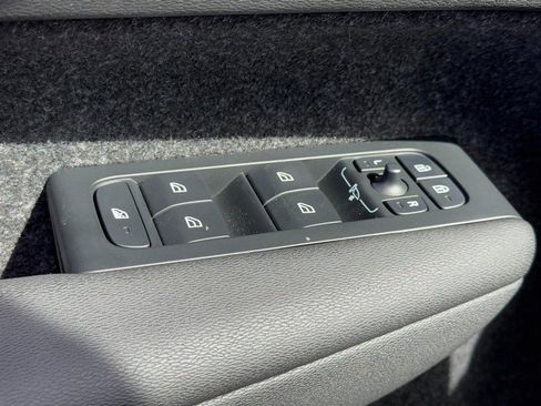 Certified 2025 Volvo XC40 B5 Plus image 24