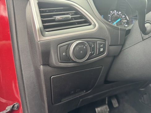 Used 2024 Ford Edge SEL w/ Convenience Package image 4