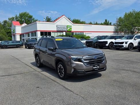 Used 2025 Subaru Forester Premium AWD/4WD image 32