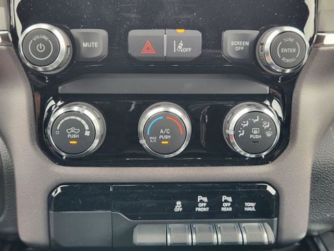 New 2026 RAM 1500 4x4 Crew Cab image 18
